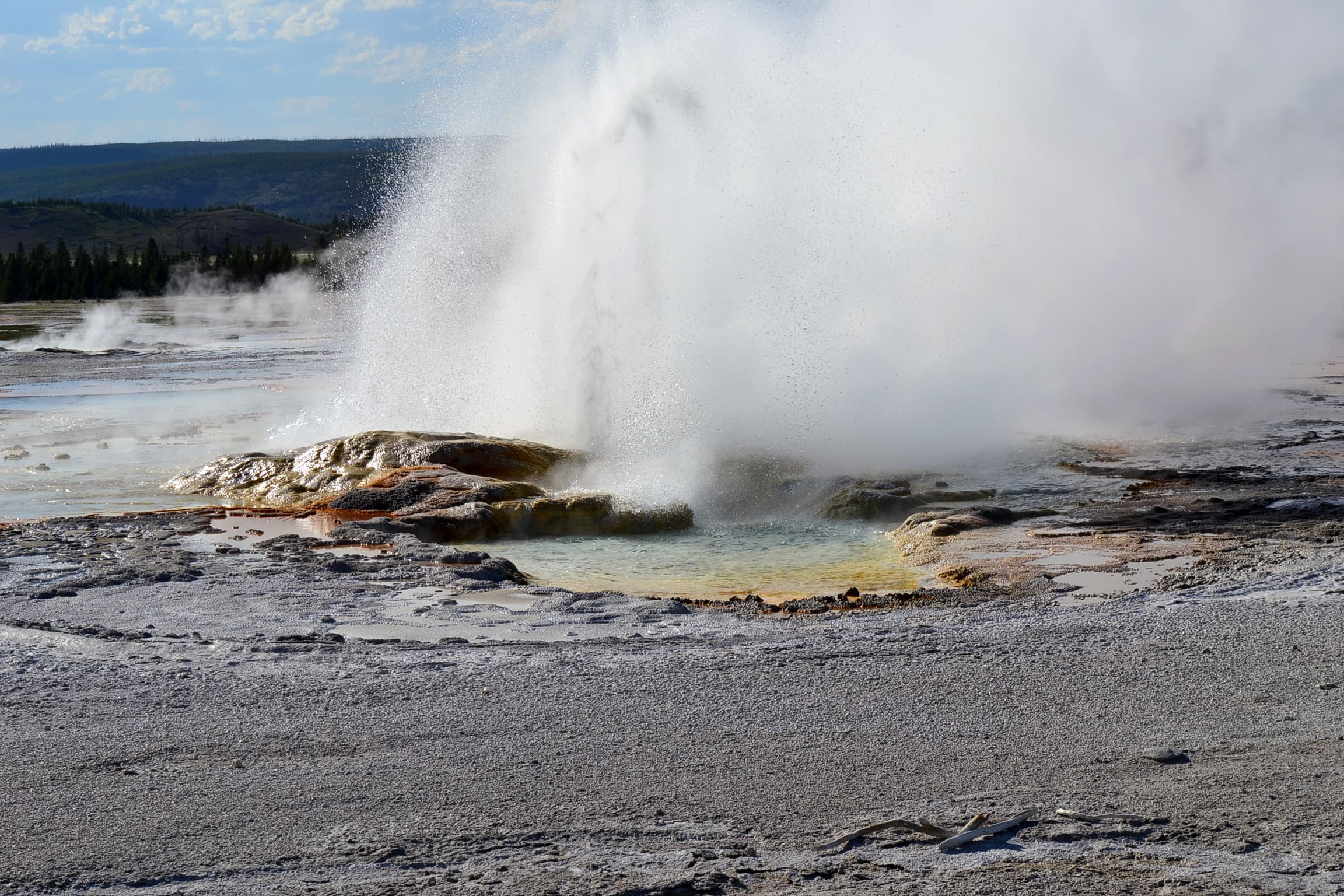 Second photo of continuing geyser eruption.